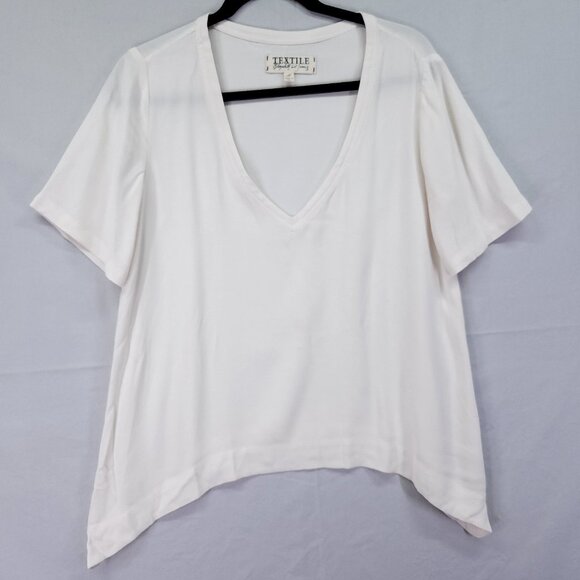 Elizabeth and James Shirt Size Medium Drapey Top V-Neck Shark Bite Hem - Picture 1 of 12